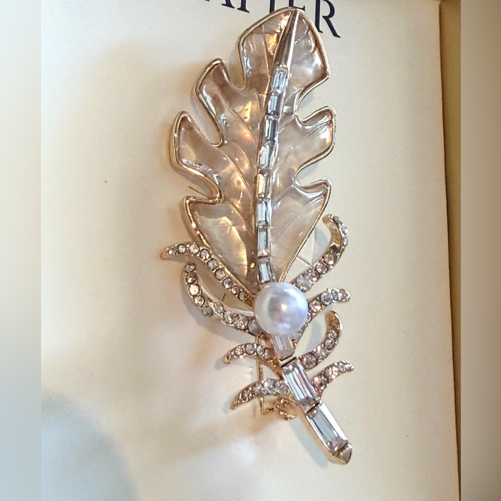 NWT Napier Gold-Tone Feather Brooch Pin with Rhinestone and Pearl Accents - Picture 2 of 3